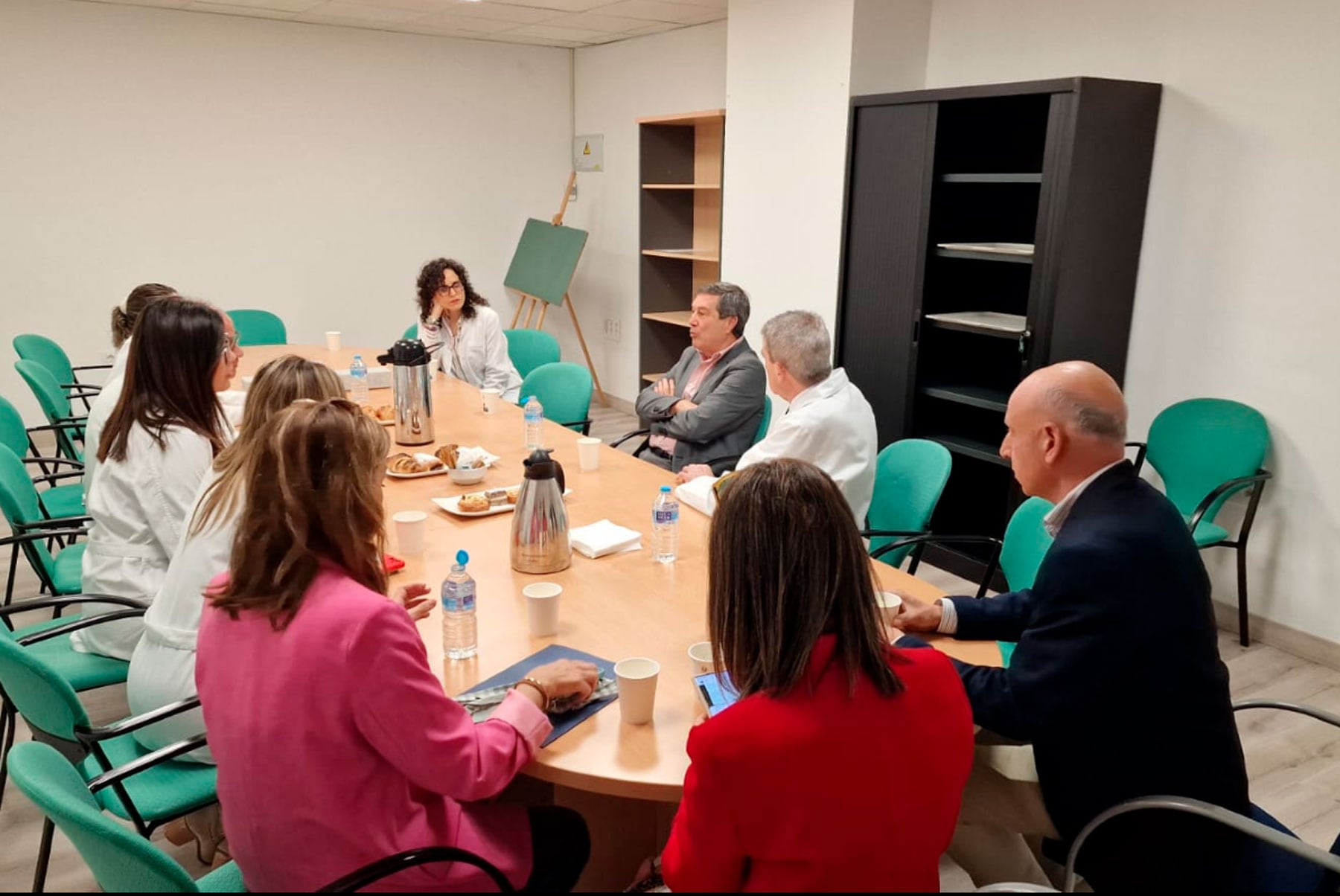 El conseller Marciano Gómez, reunido con la junta directiva del departamento de Salud