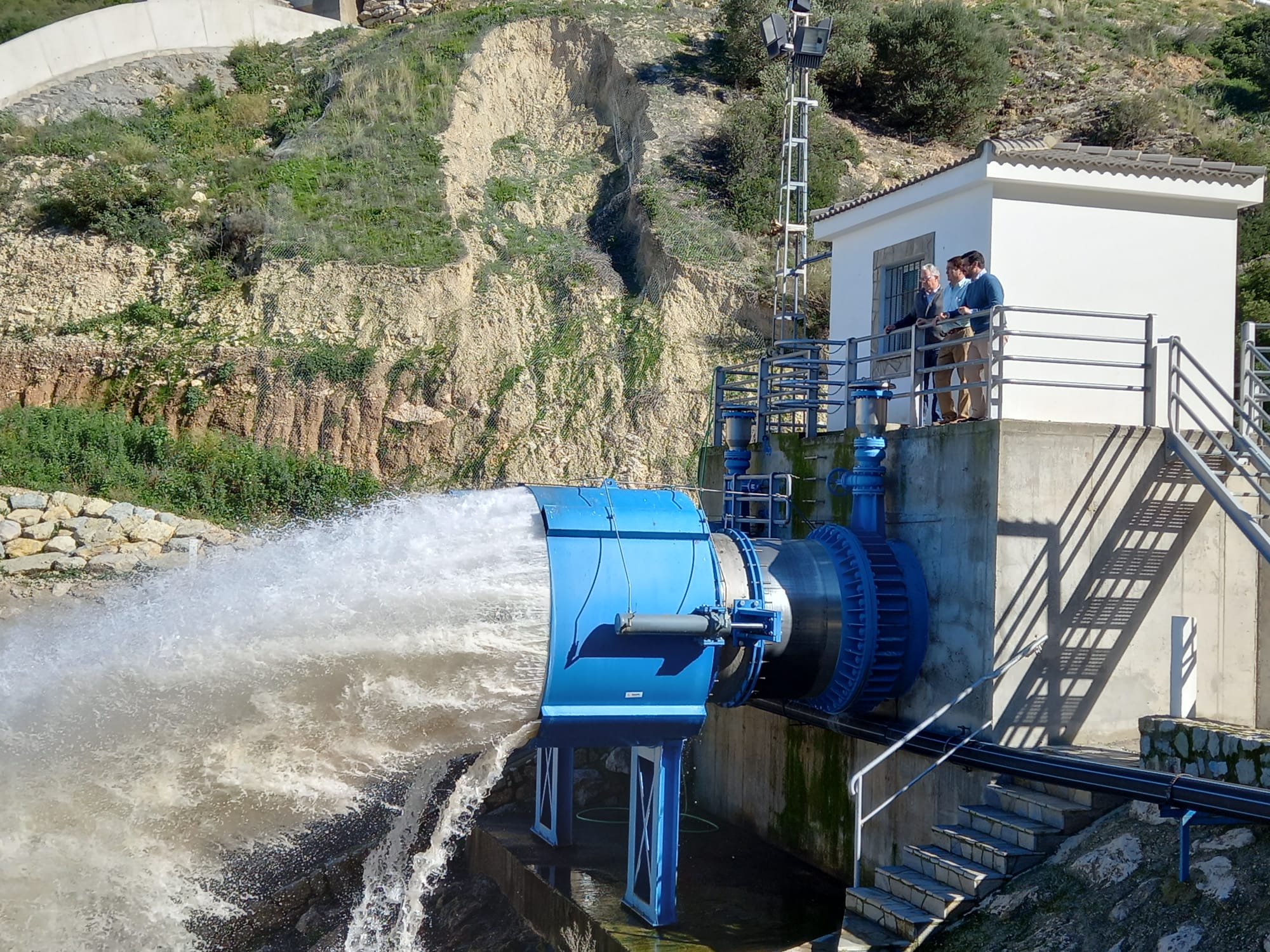 El delegado territorial de Aguas, Francisco Moreno, visitó el embalse de Guadalcacín