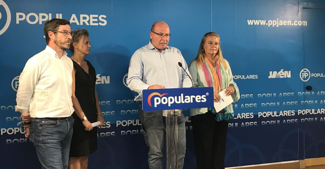 El senador del PP por Jaén, Javier Márquez, durante la rueda de prensa.