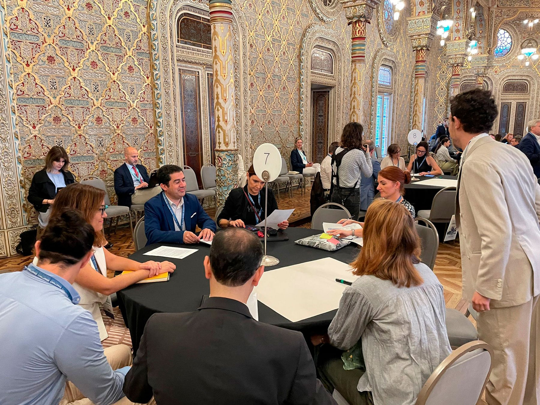 El alcalde de Alcoy, Toni Francés, participando en una de las mesas redondas con otros primeros ediles europeos