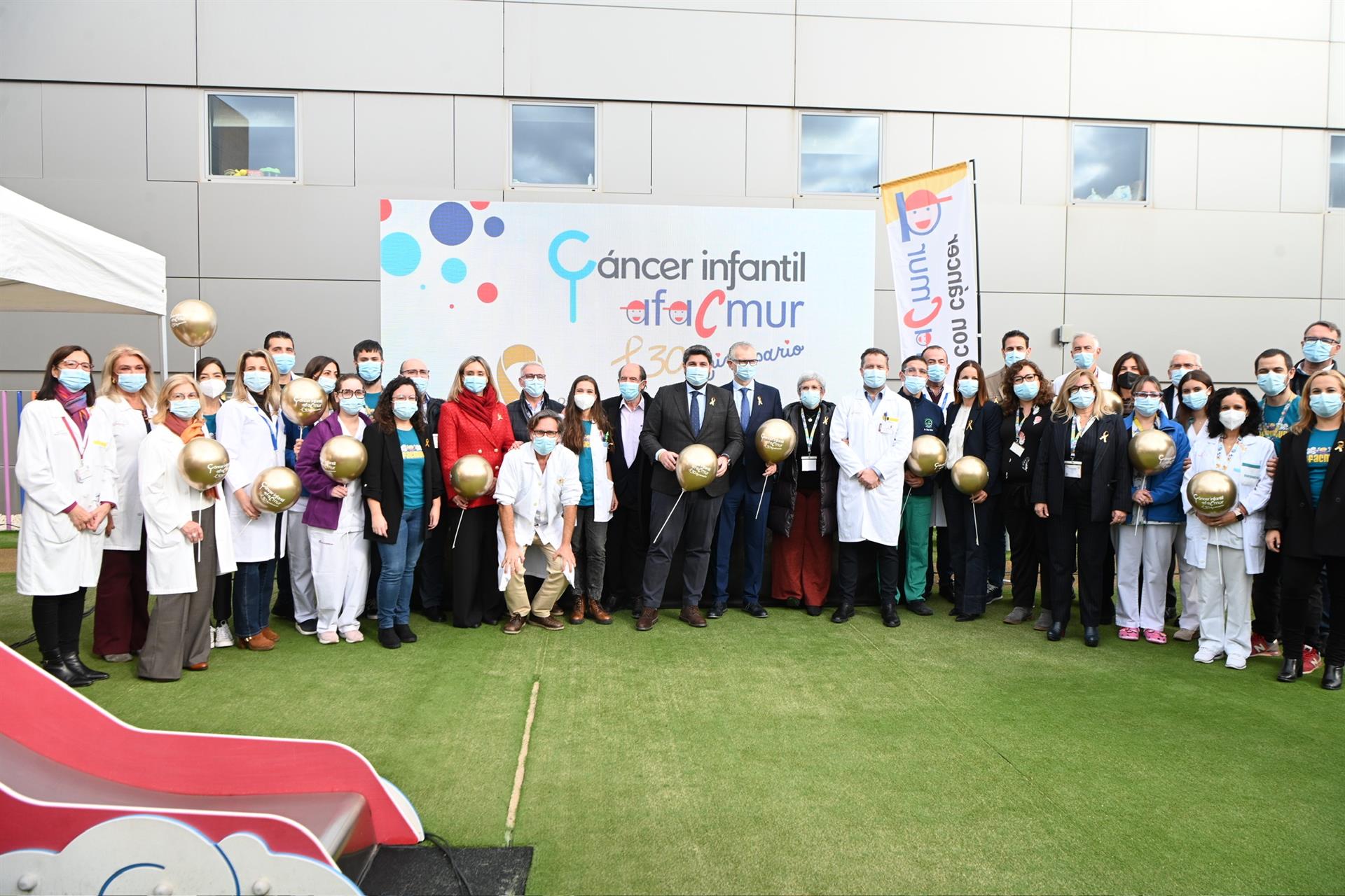 El jefe del Ejecutivo regional, Fernando López Miras, preside el acto con motivo del 30º aniversario de la Asociación de familiares de Niños con Cáncer de la Región de Murcia (Afacmur)