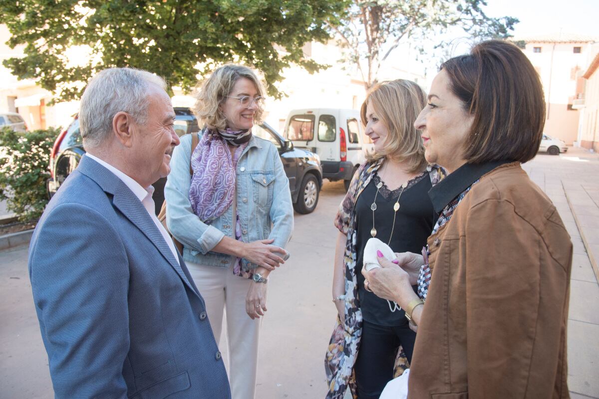 Miguel Gracia ha participado en la inauguración de la jornada sobre mujeres rurales que ha organizado FADEMUR Aragón en Ayerbe