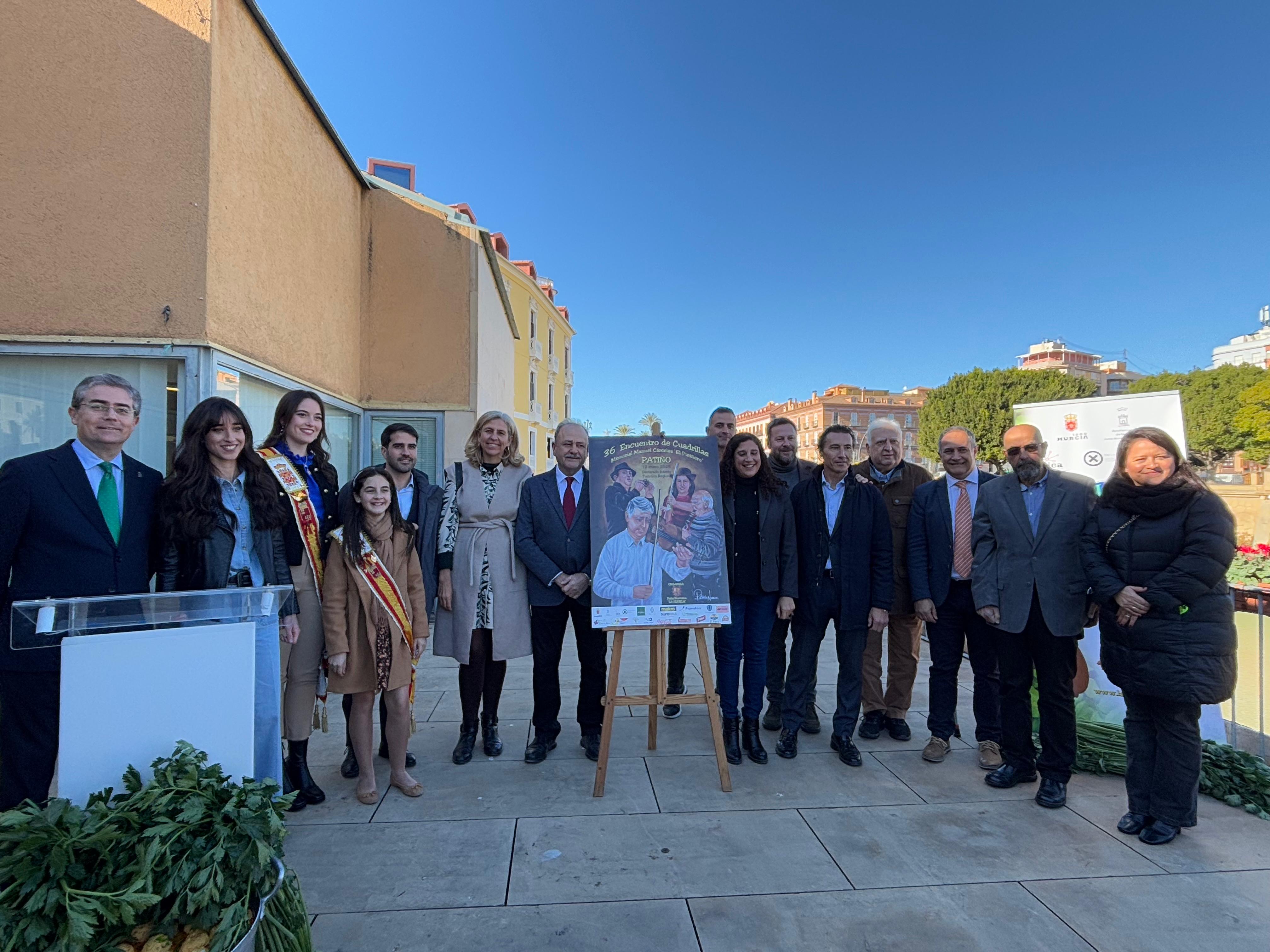 Presentación del cartel anunciador del Encuentro de Cuadrillas 2025, el pasado 20 de diciembre en los Molinos del Río, Murcia, cuya autora es Patricia Navarro.