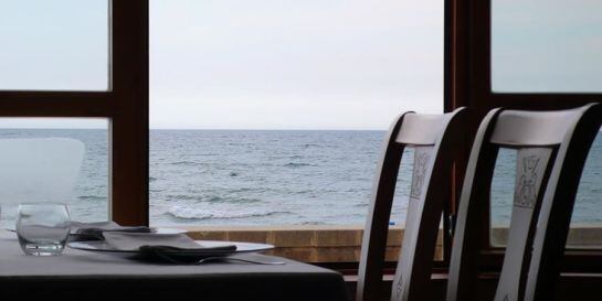 Restaurante con vistas al mar