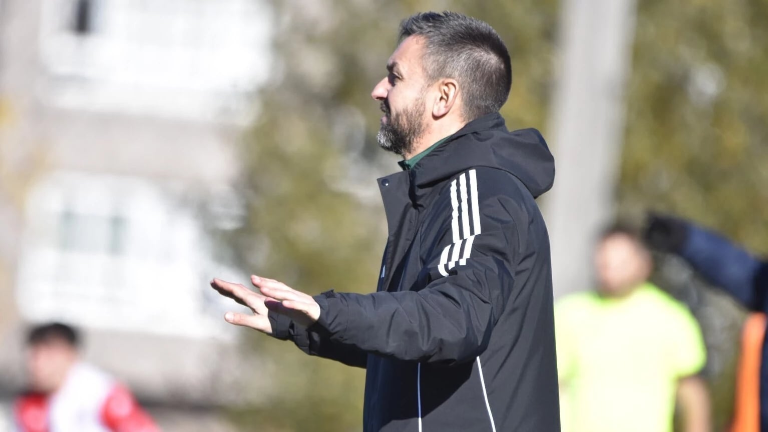 Míchel Alonso lidera el primer equipo días después de su regreso a la entidad para dirigir a sus juveniles (foto: Racing Club Ferrol)