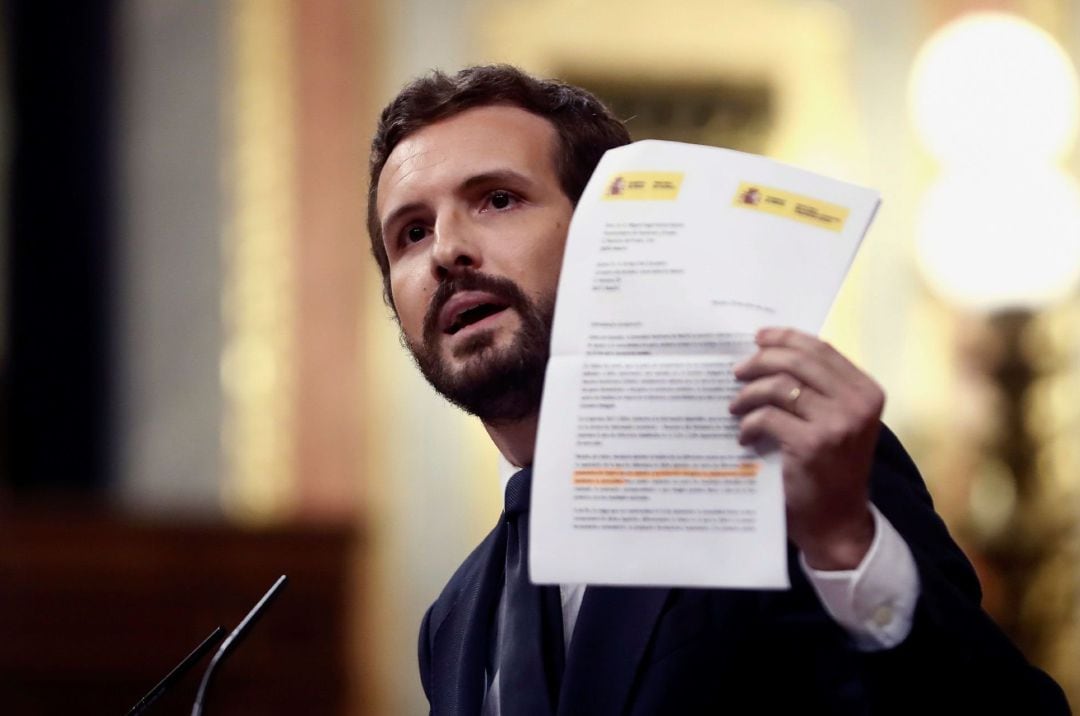 El líder del PP, Pablo Casado durante su comparecencia en el pleno celebrado este miércoles en el Congreso, donde el gobierno expone los resultados de los últimos consejos europeos y los motivos por los que solicita una nueva prórroga del estado de alarma.