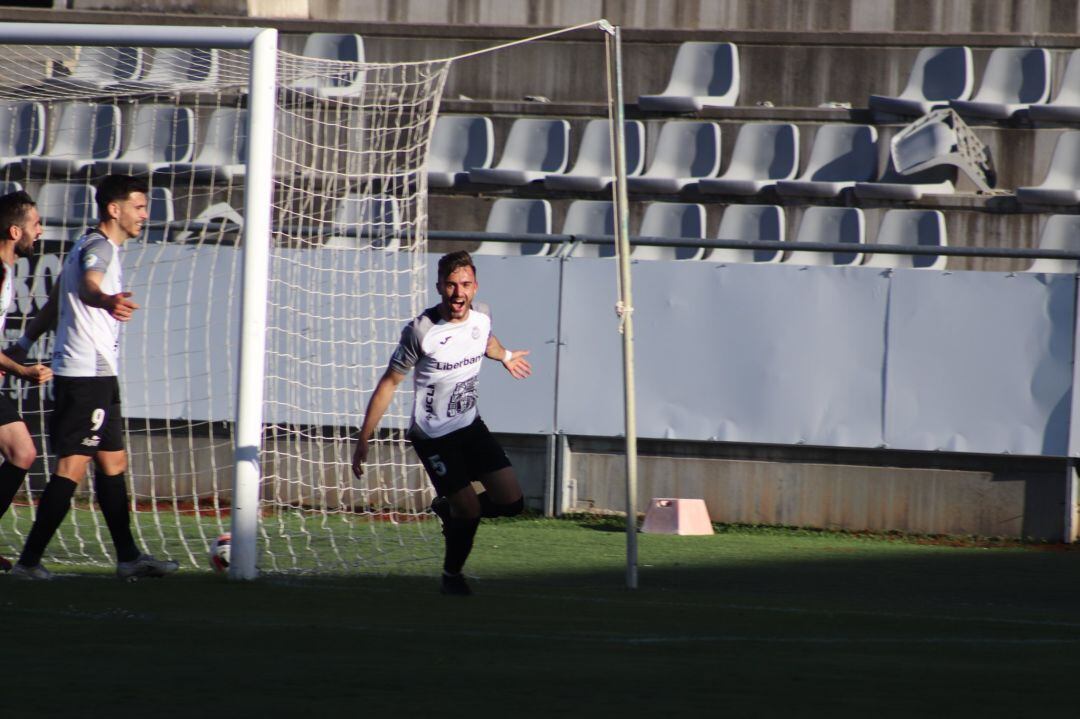 Sahuquillo celebra uno de los goles