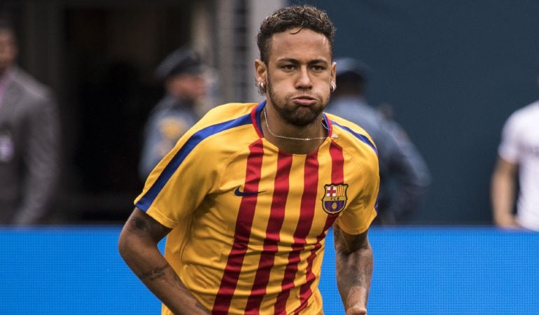 Neymar, durante el calentamiento previo al duelo ante la Juventus de Turín en Nueva Jersey