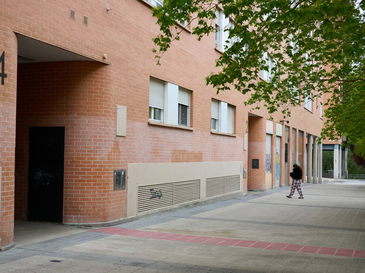 Prisión para la expareja de la mujer que murió en Pamplona intentando destrepar desde un tercer piso porque este le encerró en casa