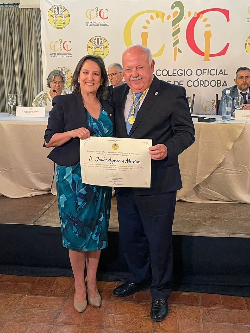 Jesús Aguirre recibe la Medalla del Colegio de Médicos de Córdoba