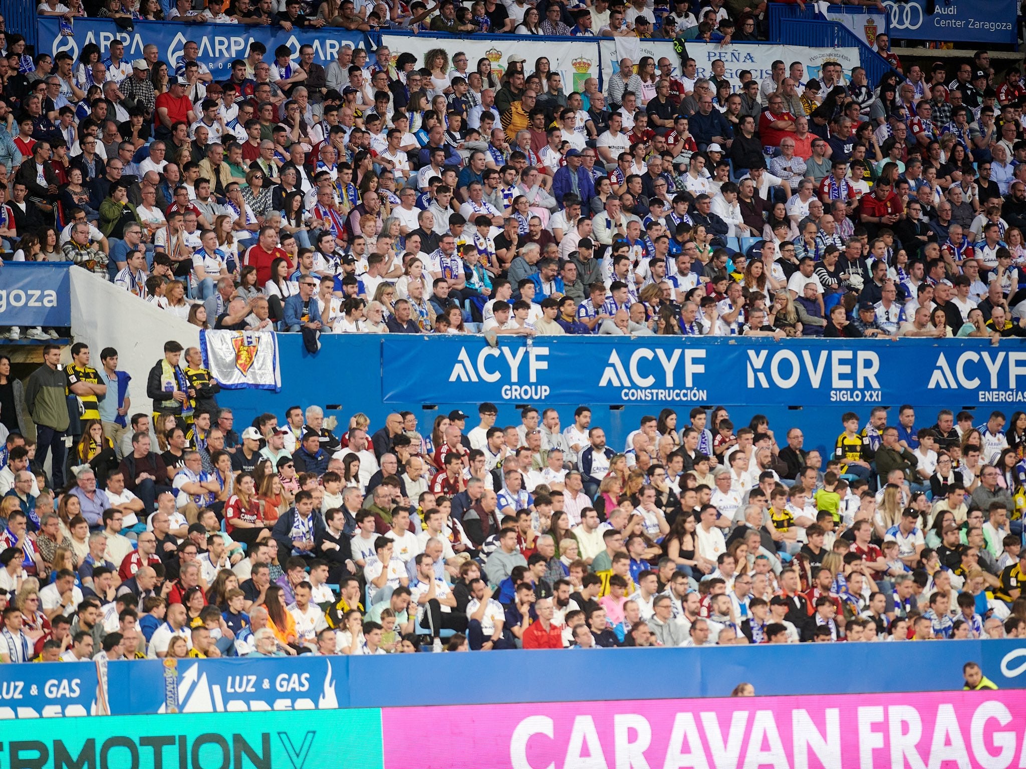 La afición zaragocista, durante un partido en La Romareda