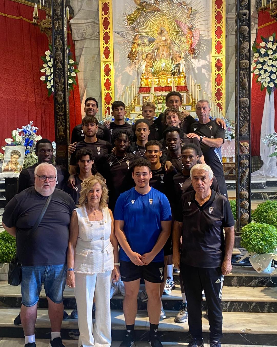 En el interior de la iglesia