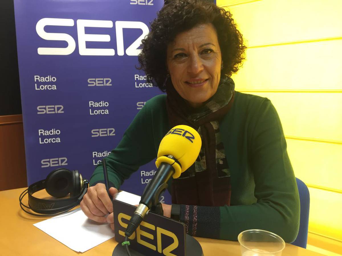 María Ángeles Túnez, alcaldesa de Puerto Lumbreras en los estudios de Radio Lorca SER(Foto de archivo)