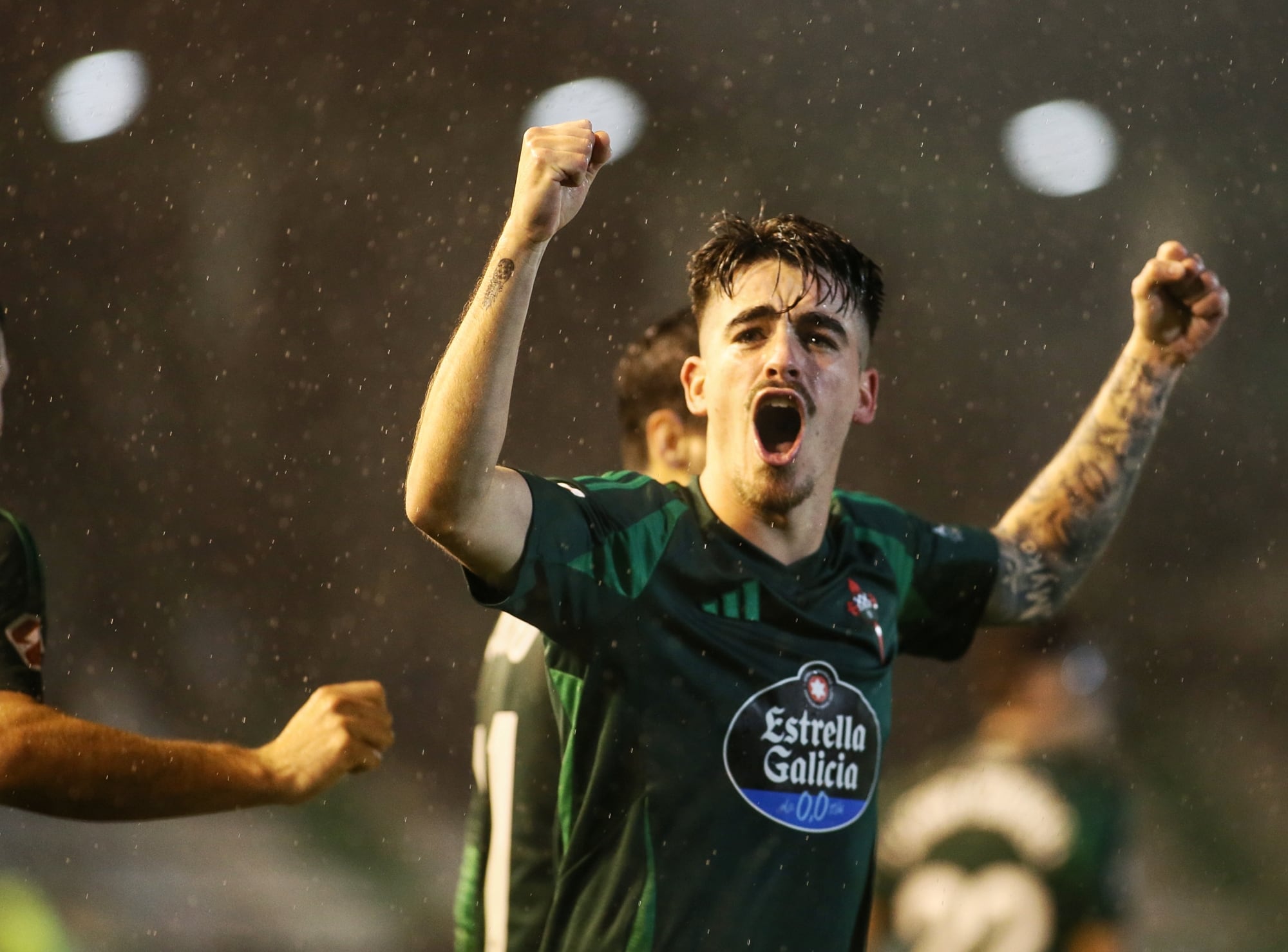 Aitor Gelardo celebra su gol en el Racing-Almería de A Malata (foto: Mero Barral / Cadena SER)