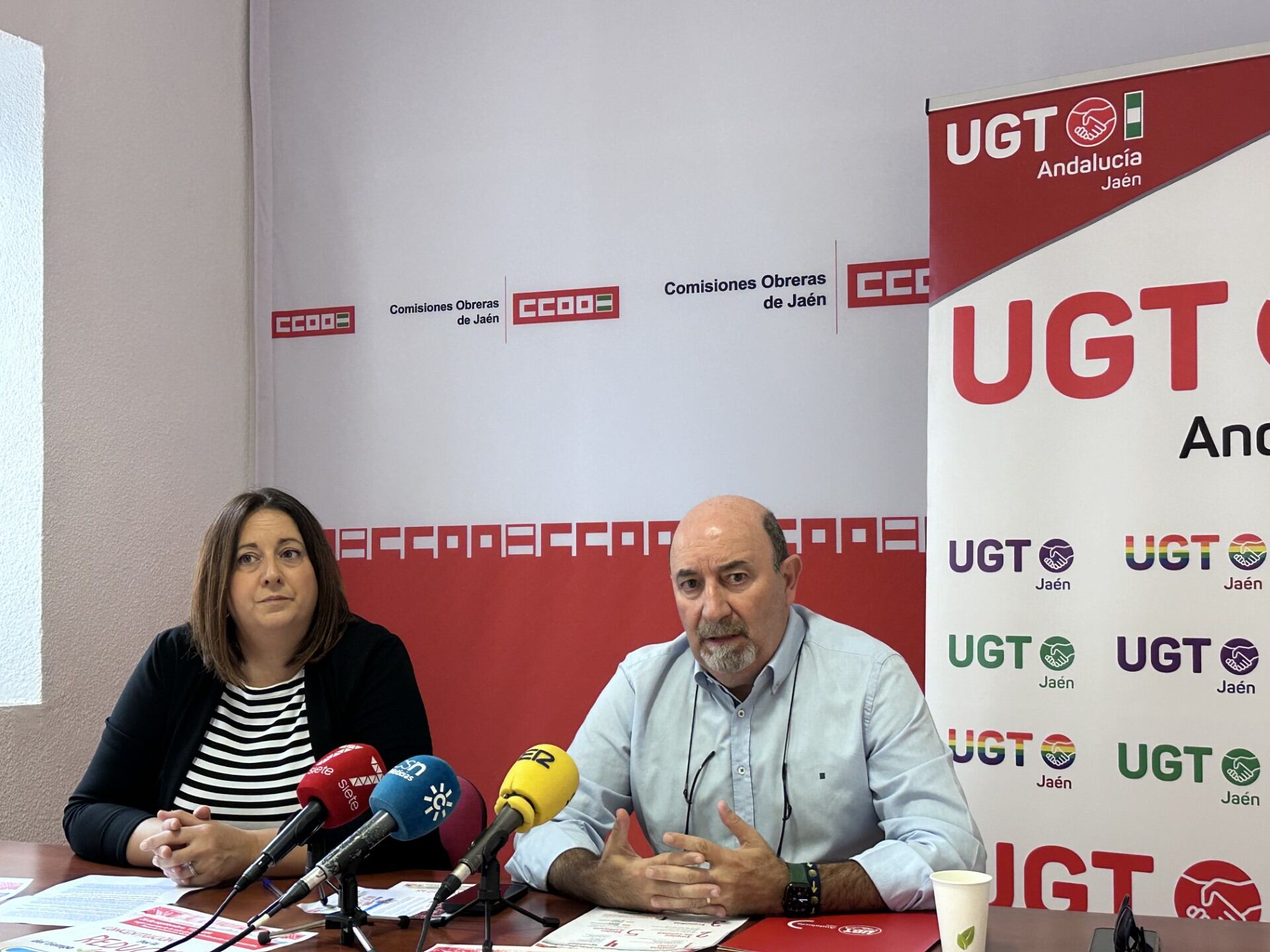 Silvia de la Torre (CCOO) y Manuel Salazar (UGT), comparecen ante los medios para hablar sobre la petición de reducción de la jornada laboral.