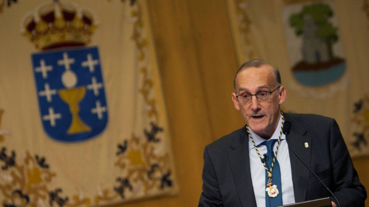 Entrevista al rector de la Universidade de Vigo por la polémica de Medicina