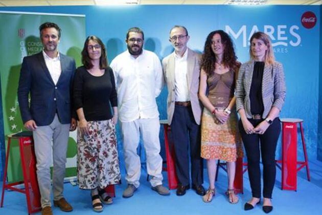 De izquierda a derecha: Gabriel Mulet, jefe de Comunicación en Baleares de Coca-Cola European Partners Iberia;  Carmen Gómez-Acebo, directora de Responsabilidad Corporativa de Coca-Cola European Partners Iberia;  Vincenç Vidal, conseller de Medio Ambiente