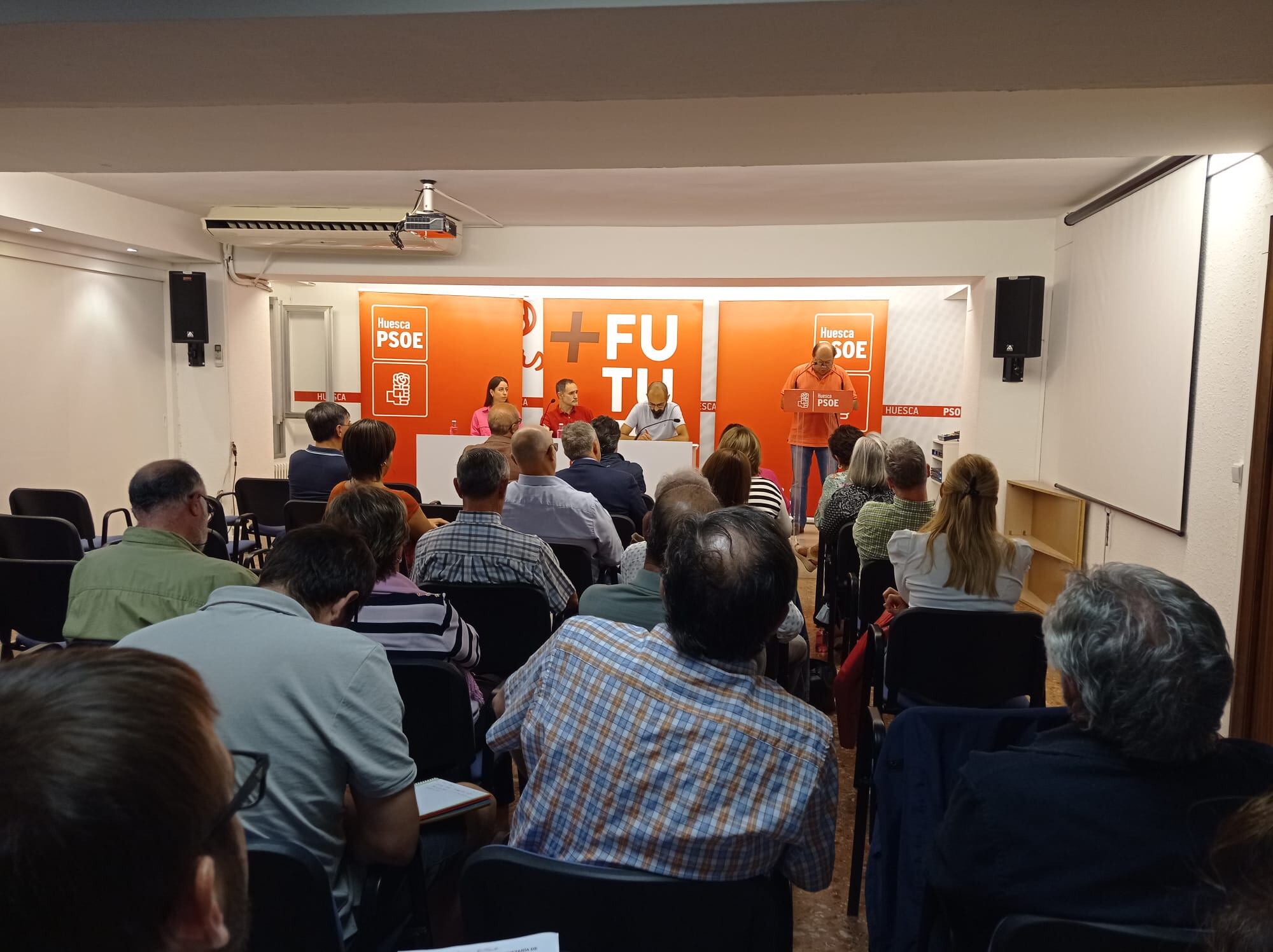 Asamblea local del PSOE en Huesca