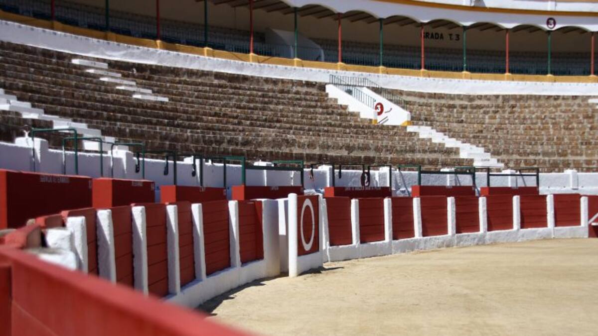 Actuaciones en la Plaza de Toros para que luzca lo mejor posible en Feria