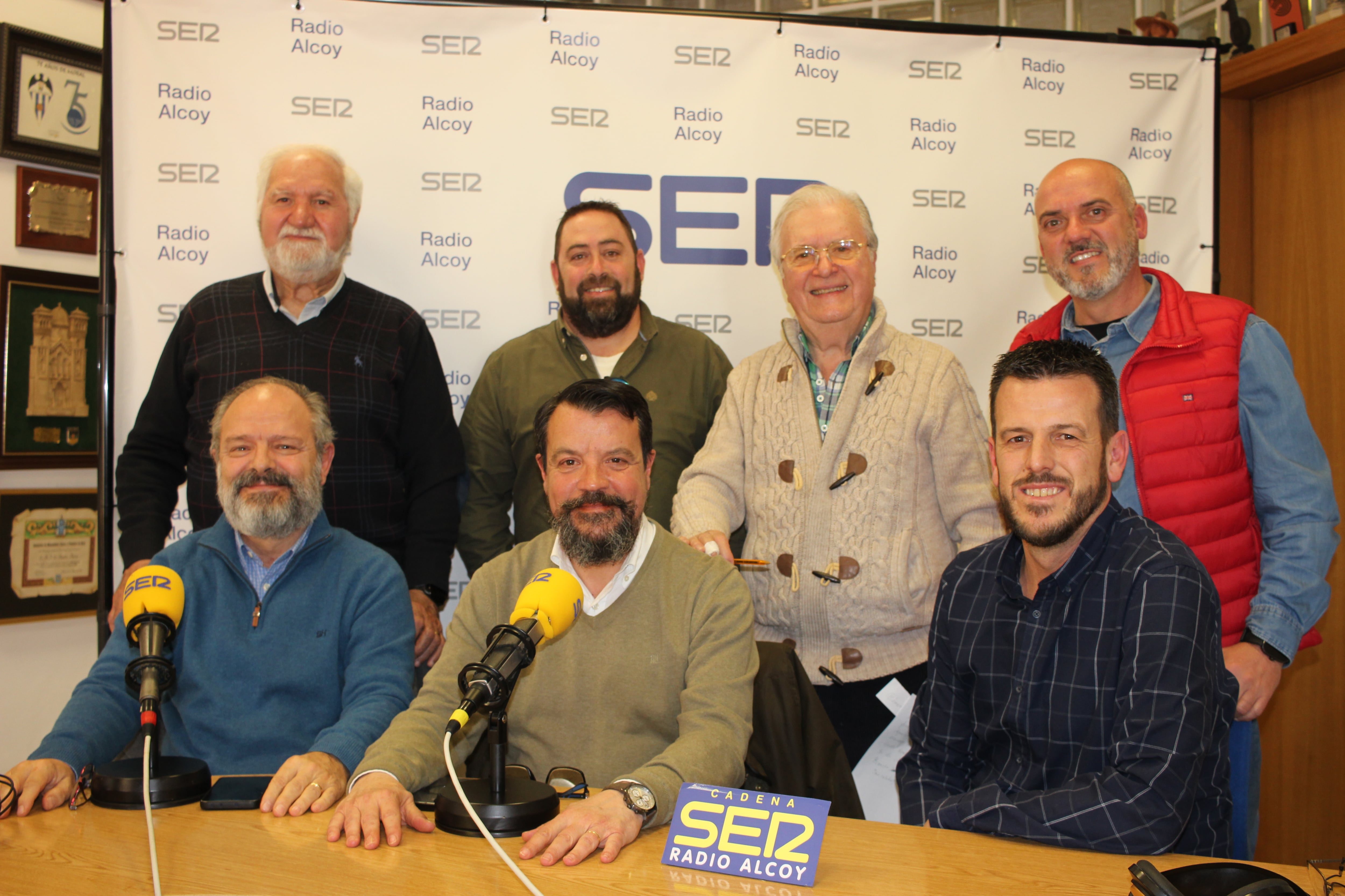 Paco Aznar junto a componentes de las escuadras especiales de Realistes y Asturianos