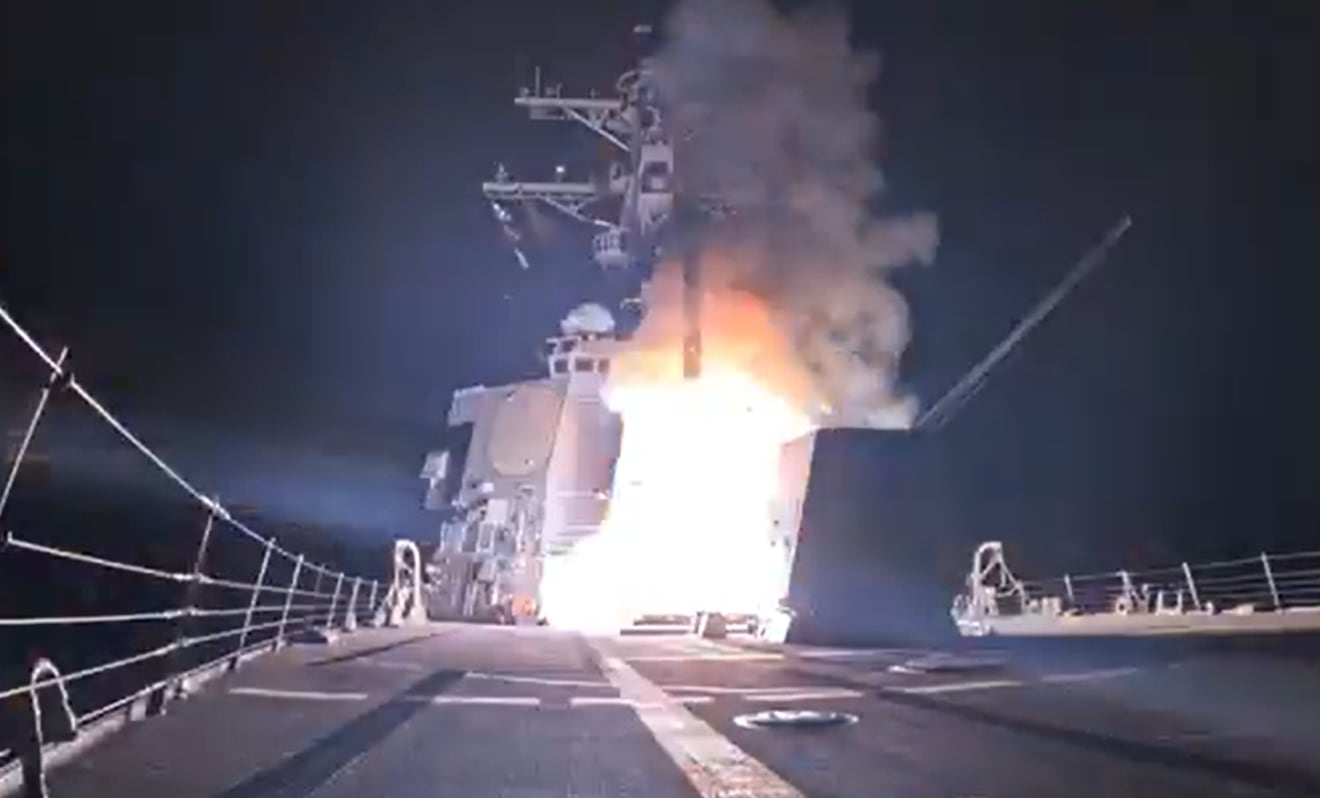 Vídeo publicado por el Departamento de Guerra de Estados Unidos del momento del lanzamiento de uno de los proyectiles contra suelo nigeriano esta madrugada