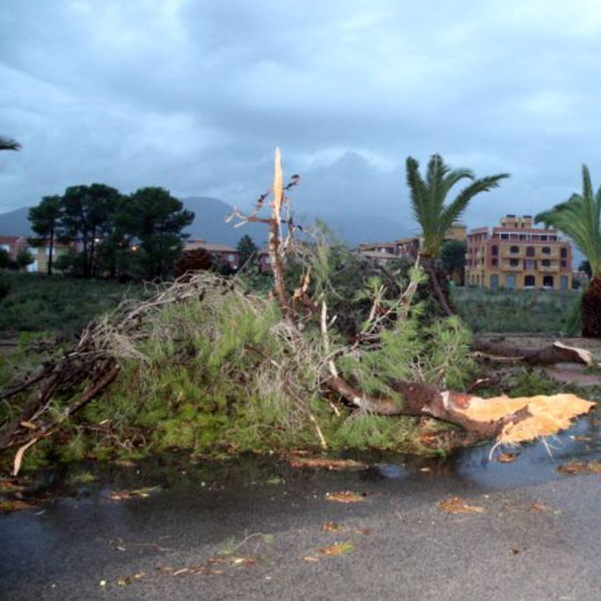 Tres rescatats al Pla de Santa Maria a causa de les inundacions