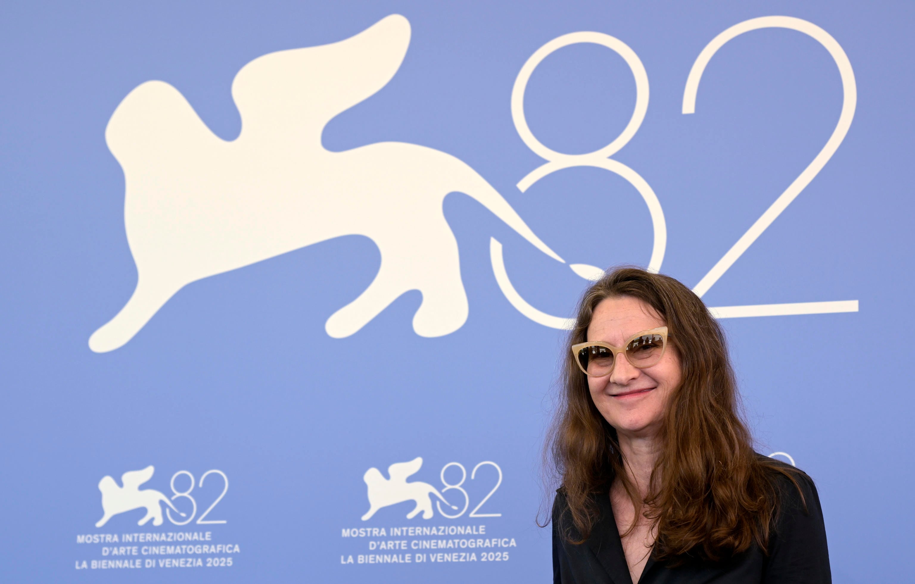 Venice (Italy), 31/08/2025.- Argentinian director Lucrecia Martel poses during a photocall for &#039;Nuestra Tierra&#039; at the 82nd annual Venice International Film Festival, in Venice, Italy, 31 August 2025. The 82nd Venice Film Festival runs from 28 August to 06 September 2025. (Cine, Cine, Italia, Venecia) EFE/EPA/RICCARDO ANTIMIANI
