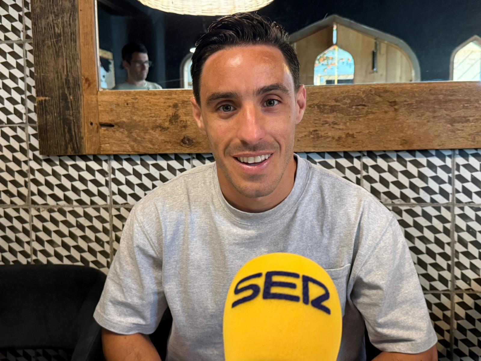 Iza Carcelén en la tertulia de Radio Cádiz en el Arsenio Manila.