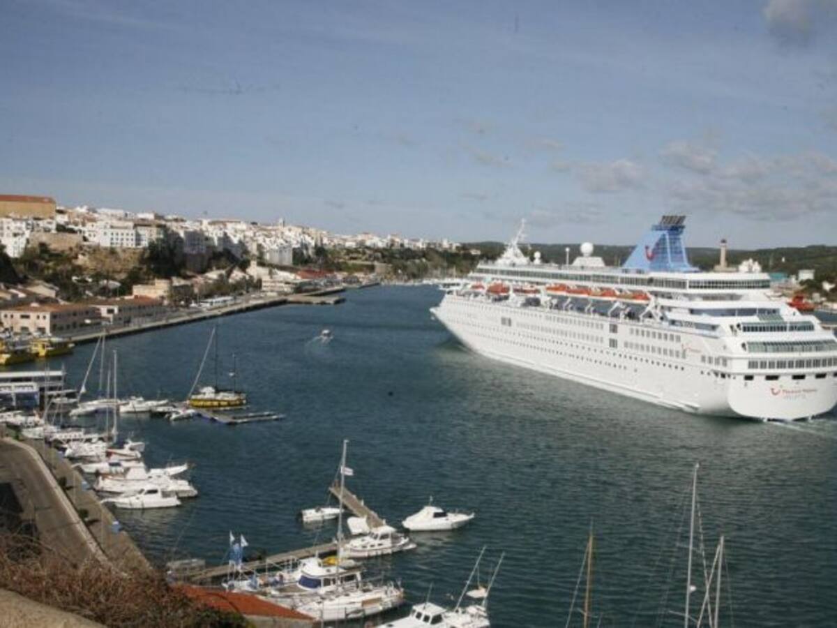 Maó se ofrece como escala para el buque Aquarius