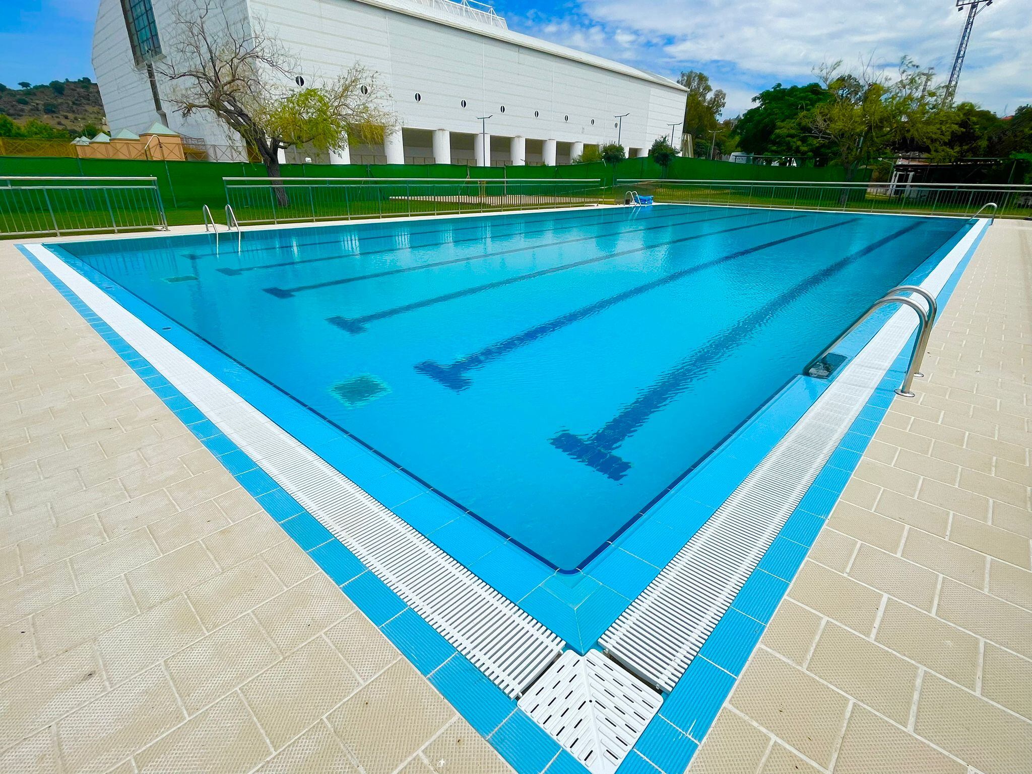 Piscina municipal de Plasencia a punto para abrir.