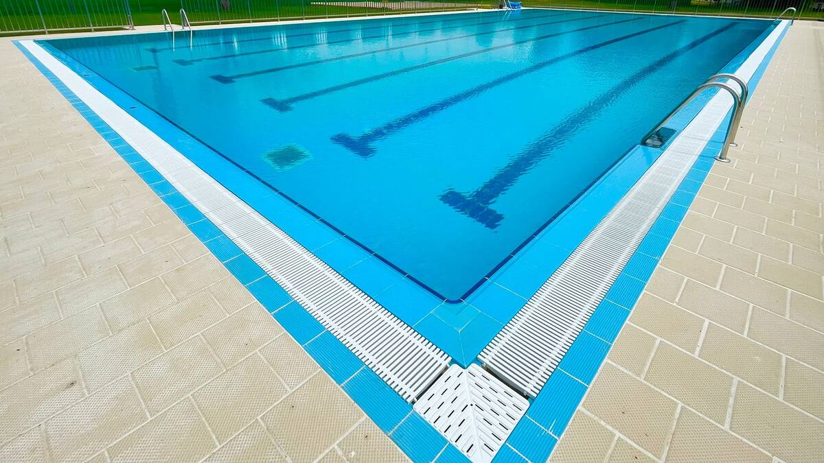 NEEX denuncia la falta de inclusión real en las actividades acuáticas de Plasencia