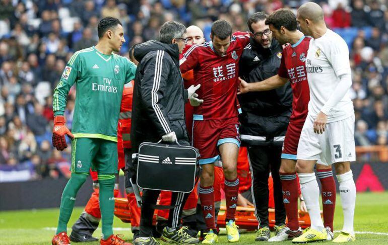 Agirretxe se retira lesionado del césped del Santiago Bernabéu