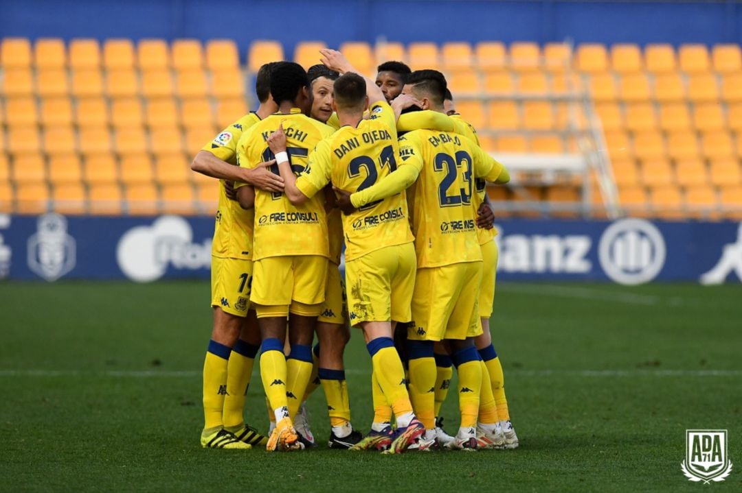 Celebración de la victoria de los jugadores del Alcorcón