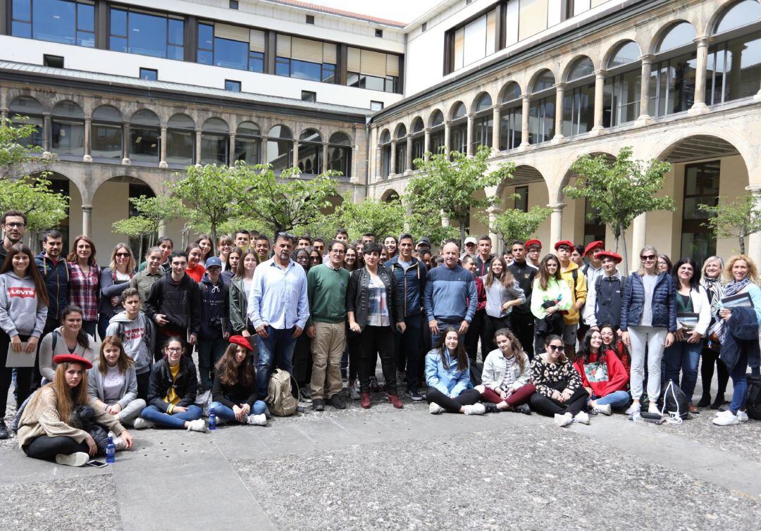 Solana recibe a estudiantes que participan en el proyecto &#039;Más Camino Une&#039; de Erasmus+. 
 
 