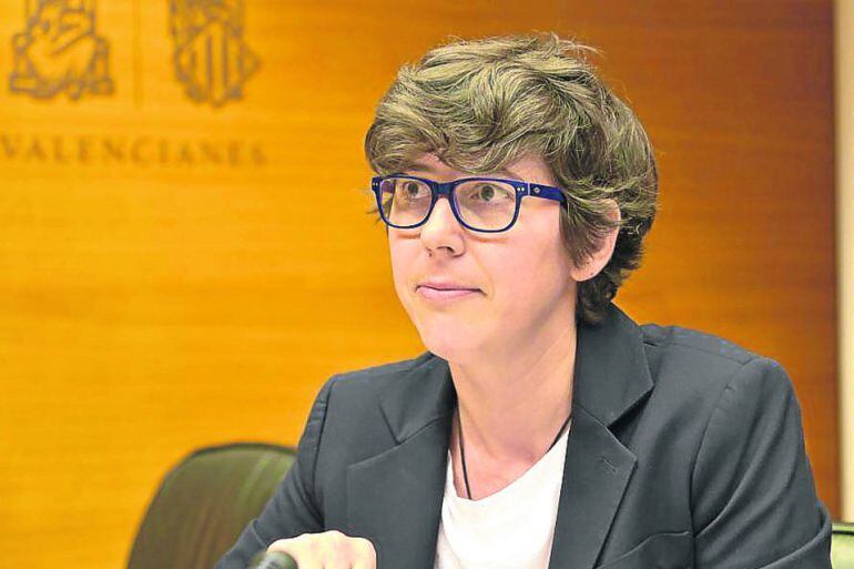 Pilar Lima, de Podemos, es la primera parlamentaria sorda.