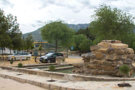 Fuente rehabilitada junto al Complejo Polideportivo Palomares