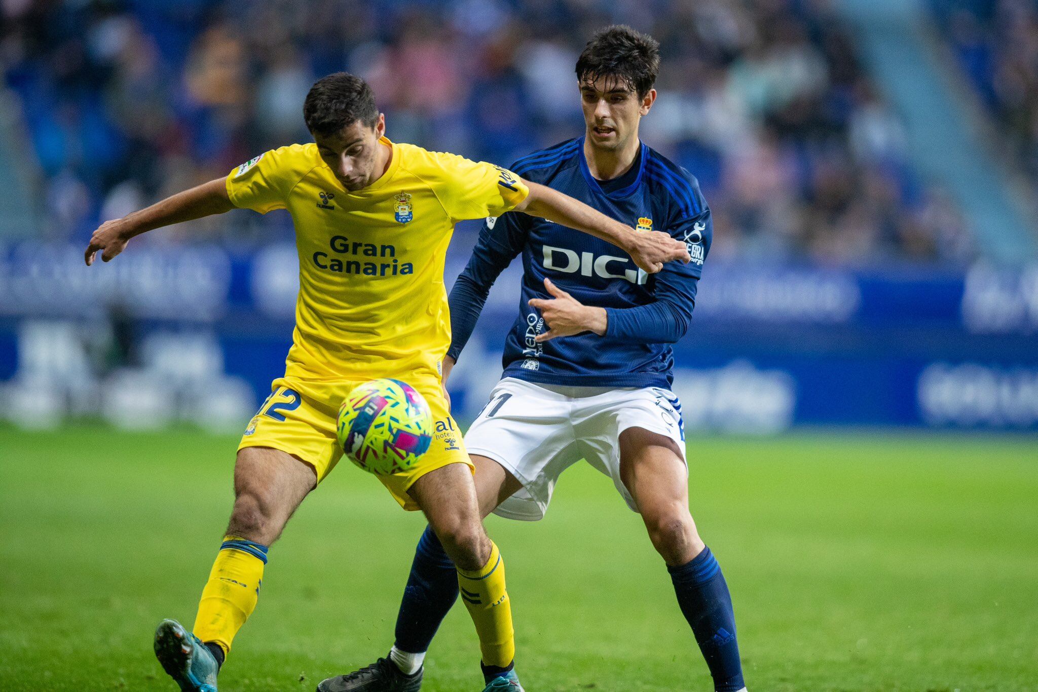 Mangel presiona a Lioidice (Real Oviedo)