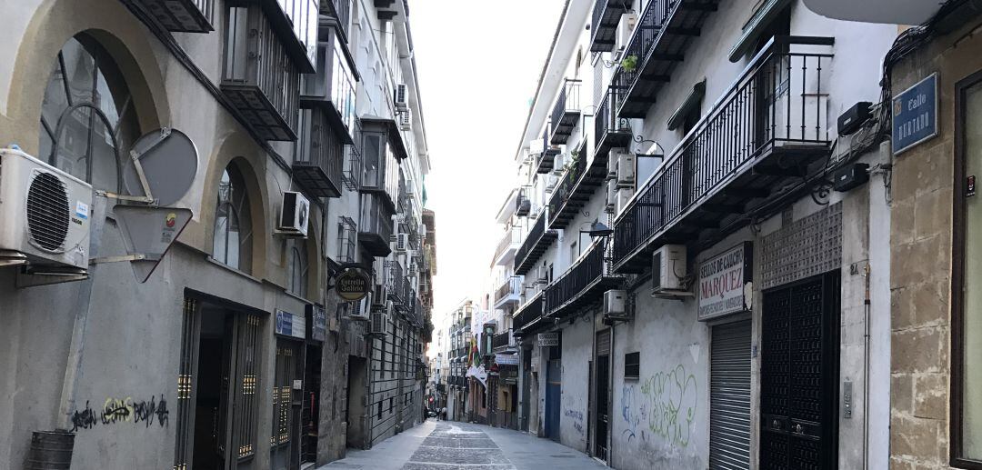 Una de las calles del casco histórico de la capital, la calle Hurtado.