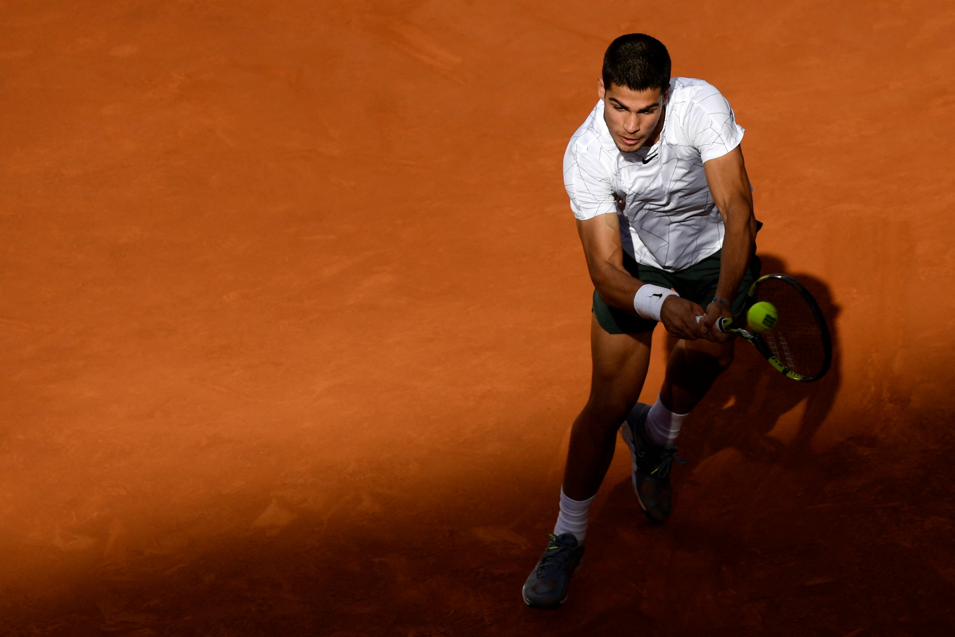 Carlos Alcaraz, durante el partido contra Nadal en el Mutua Madrid Open