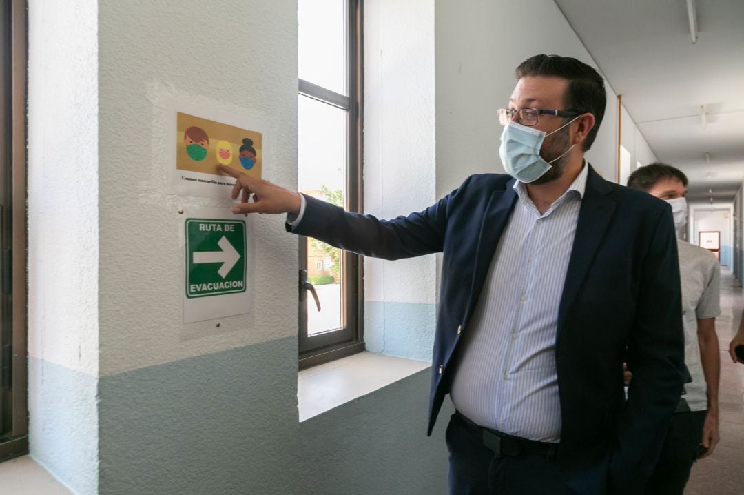 Amador Pastor en una visita al colegio Jaime de Foxá