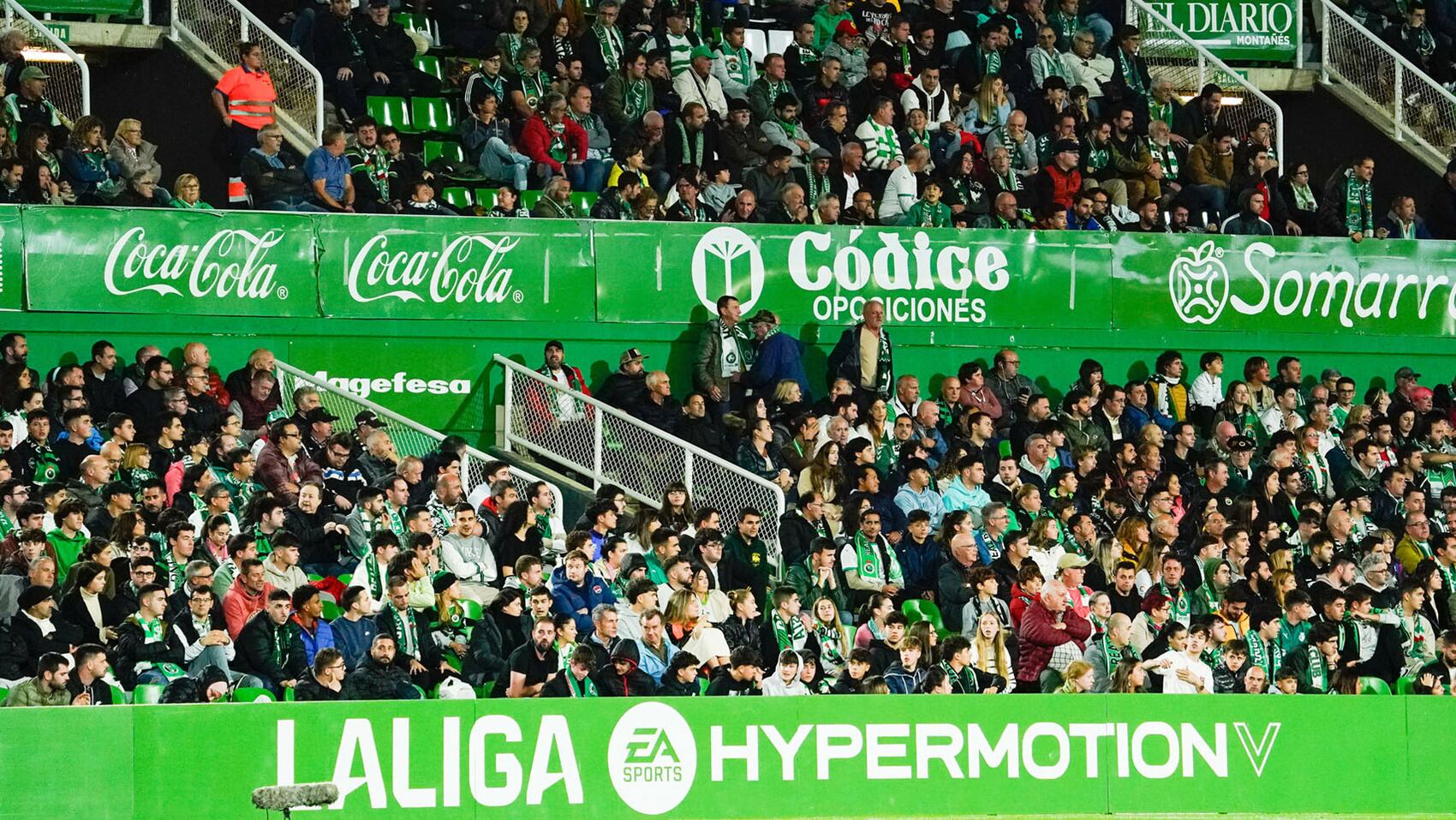 La afición del Racing en las gradas de Los Campos de Sport durante el partido entre los cántabros y el Racing de Ferrol