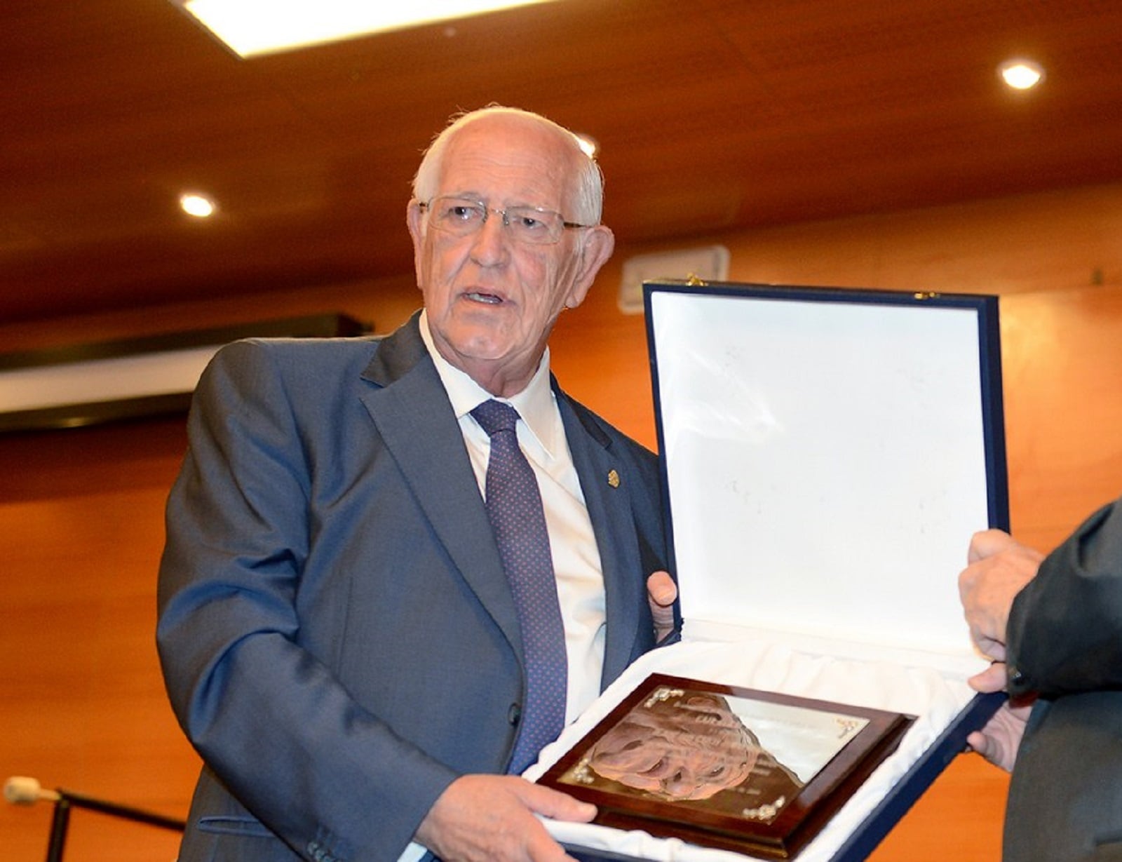 José Luis García-Lomas Hernández, el que fuera presidente de Caja Rural en Jaén, durante un acto de entrega de reconocimiento