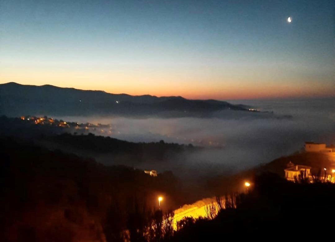 Imagen desde Rincón de la Victoria cubierta de niebla espesa