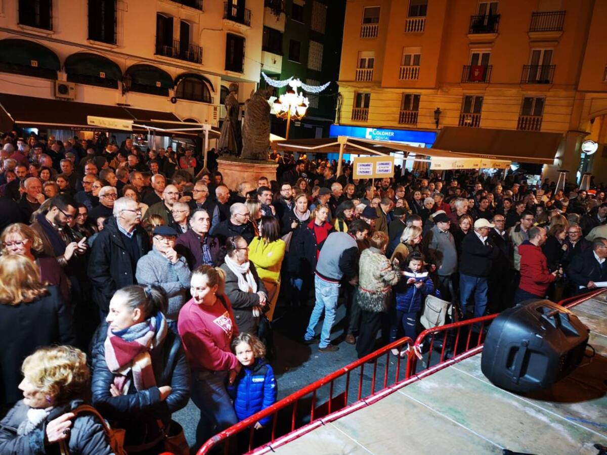 Un millar de personas vuelven a reivindicar la "singularidad" de La Línea