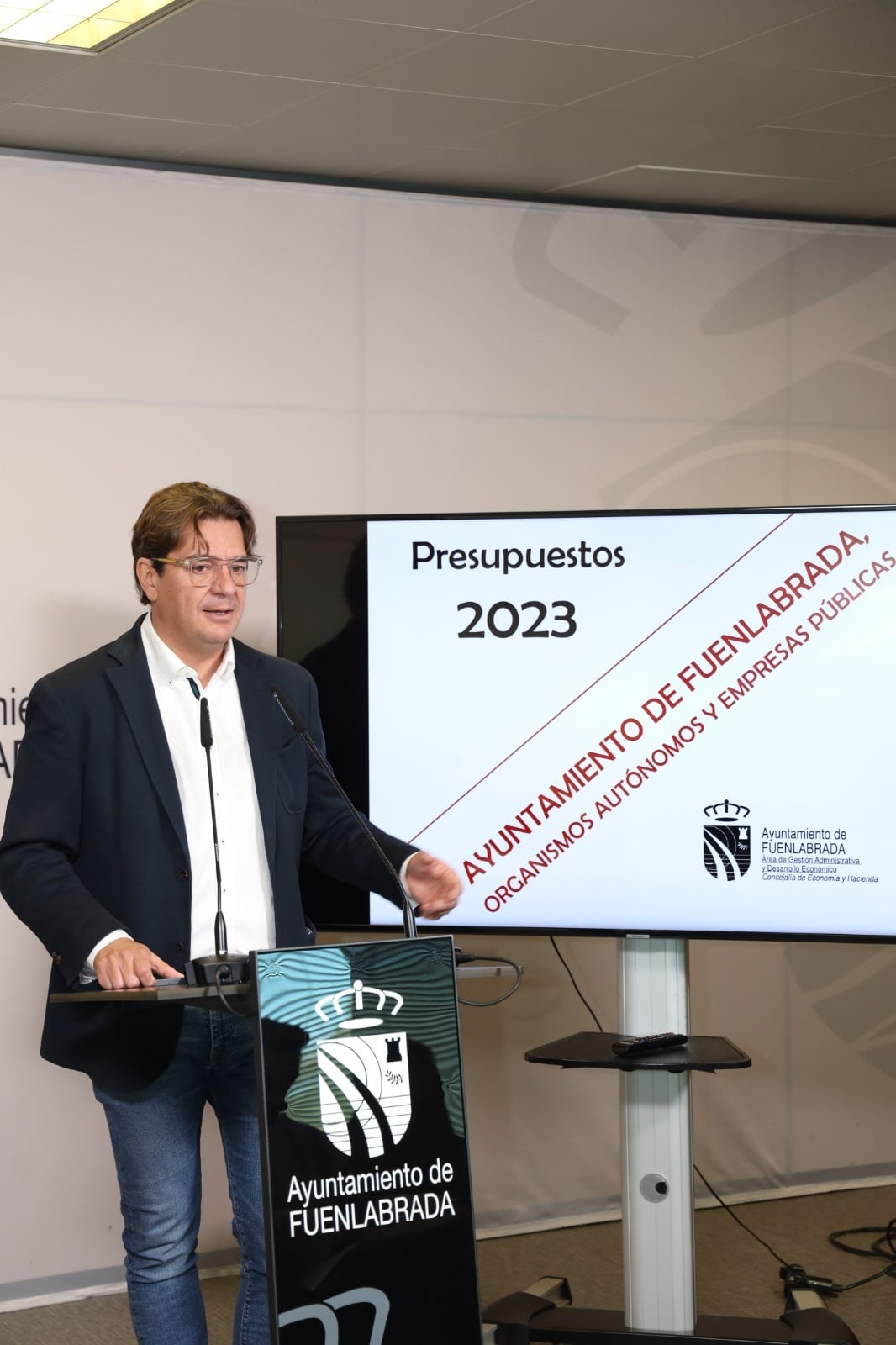 Javier Ayala, alcalde de Fuenlabrada, durante la presentación del presupuesto municipal para 2023.