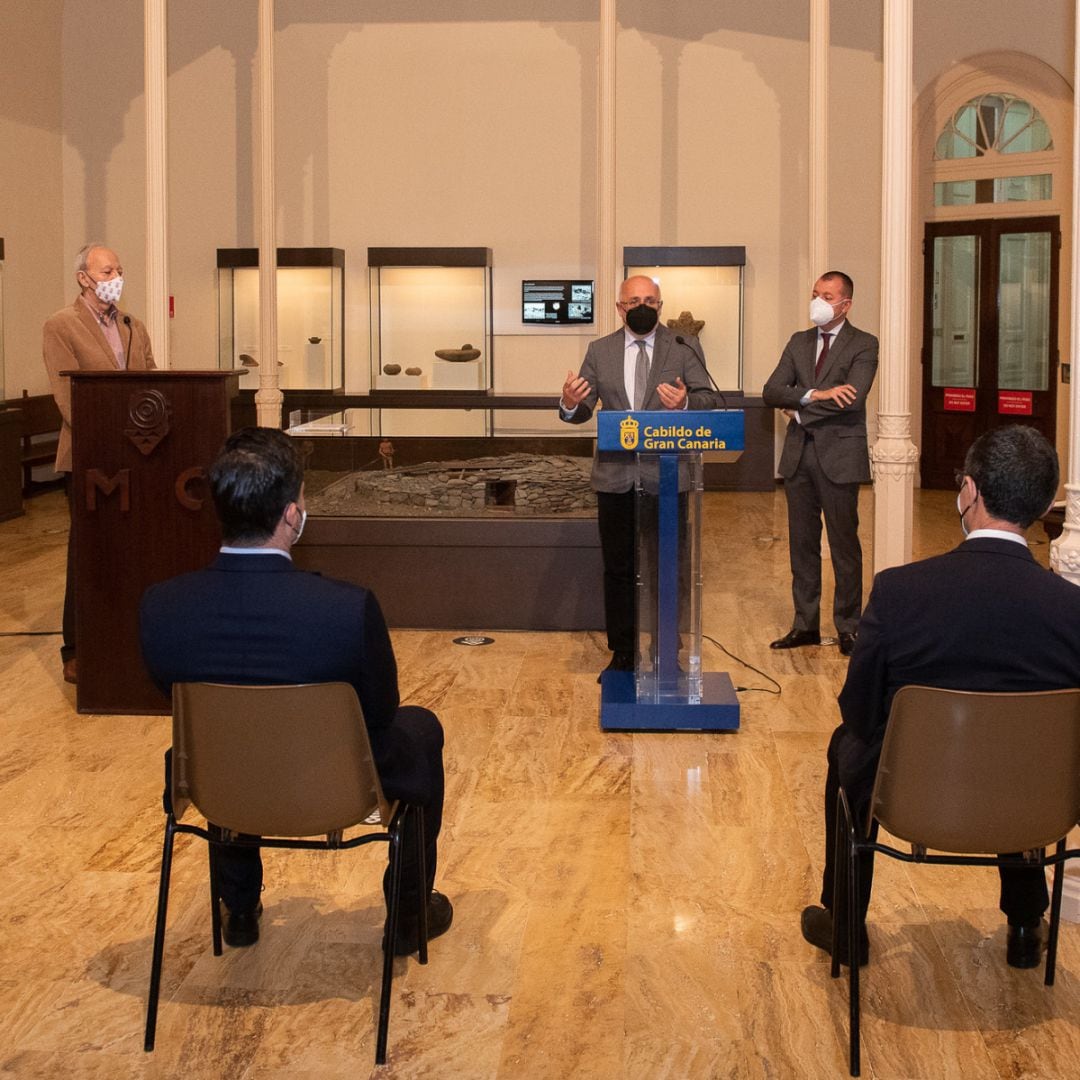 Presentación del acuerdo entre el Cabildo y el Museo Canario.