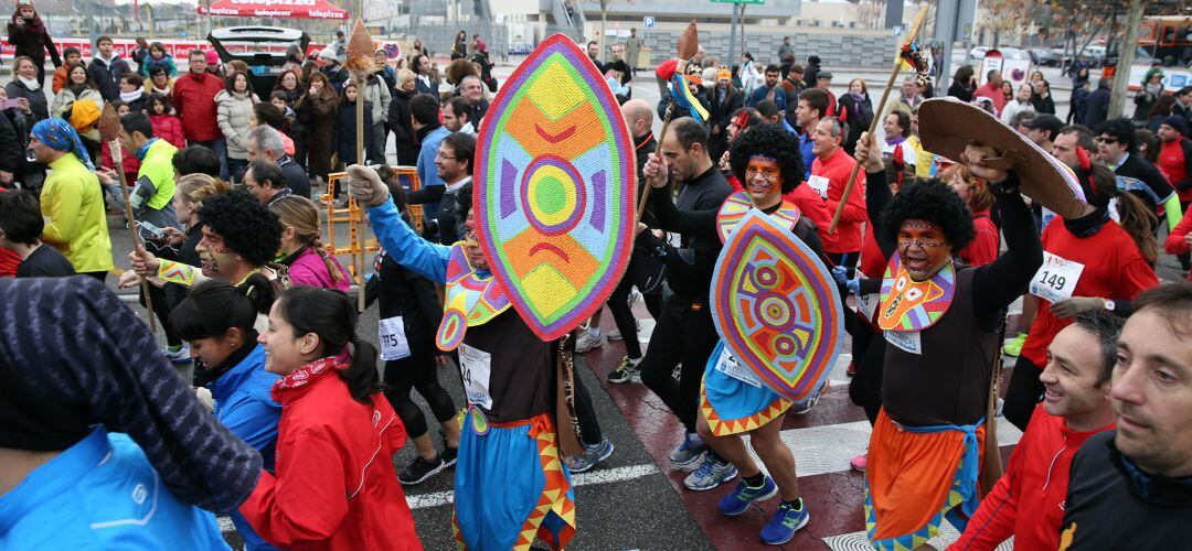 La gente acude disfrazada a la &#039;San Silvestre&#039;