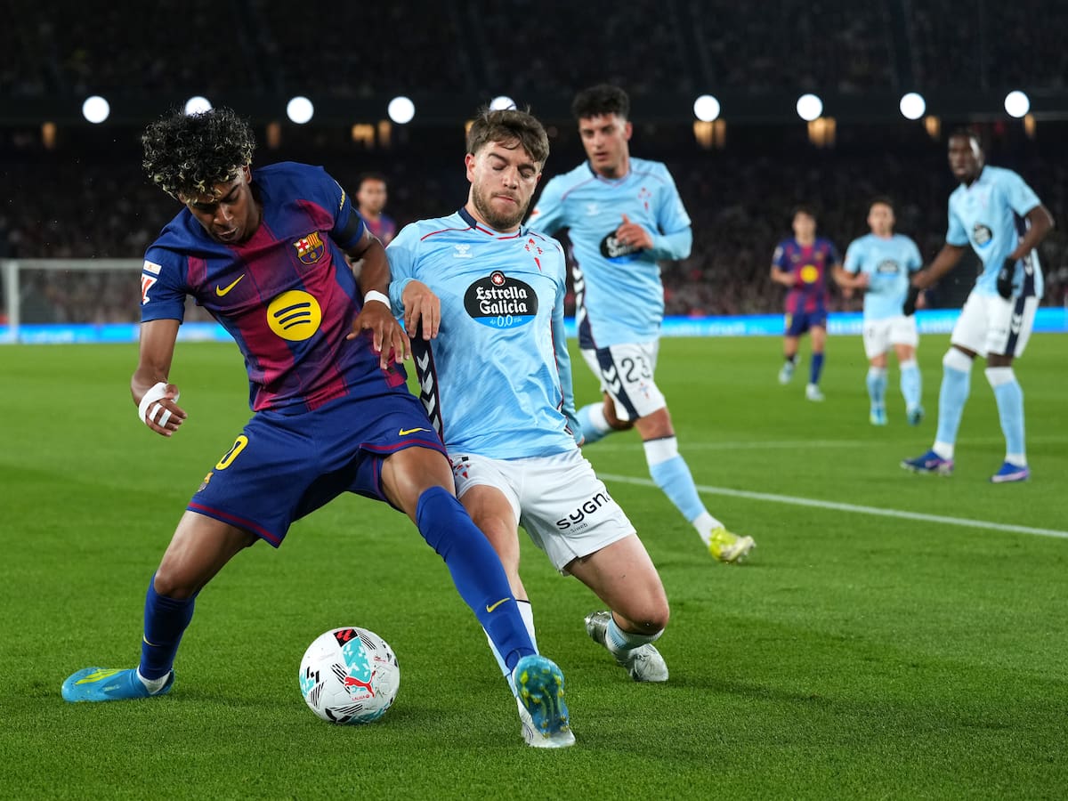 Saltan las alarmas con Lamine Yamal: se retira lesionado del Barça-Celta tras marcar de penalti