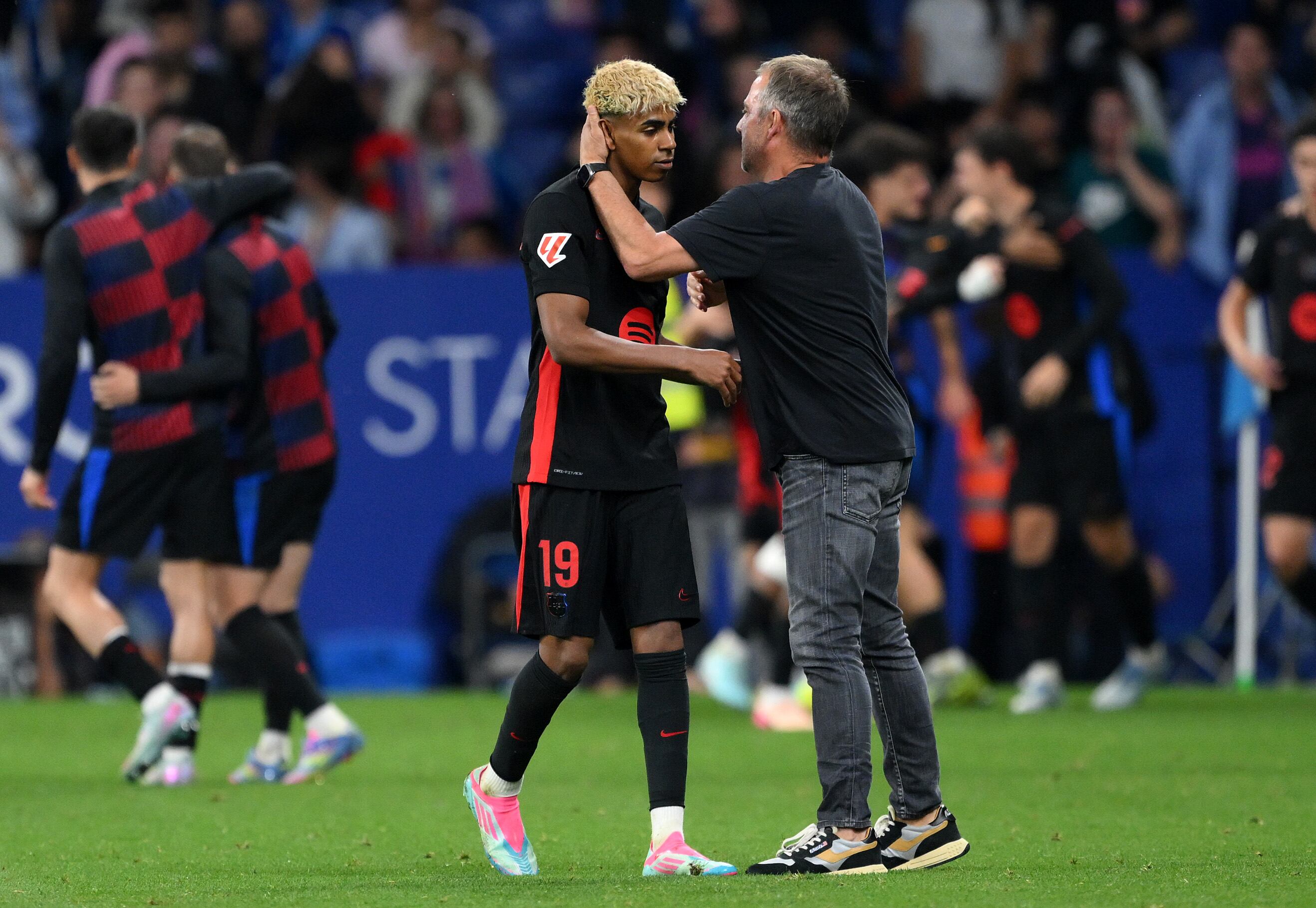 Lamine Yamal y Hansi Flick, tras ganar LaLiga ante el RCD Espanyol