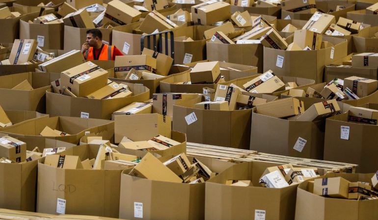 La nave de distribución de Amazon de Torrejon de Ardoz con motivo del Black Friday.